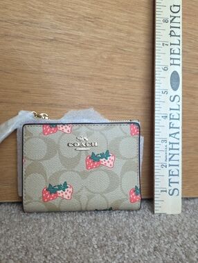 Coach Strawberries Signature Zip Card Case - Tan/Pink